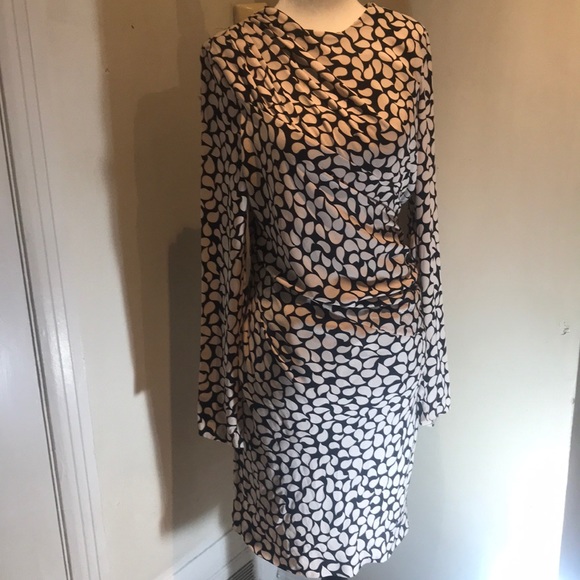 “DIANE von FURSTENBERG” VINTAGE Black and White Dress. - Picture 2 of 13